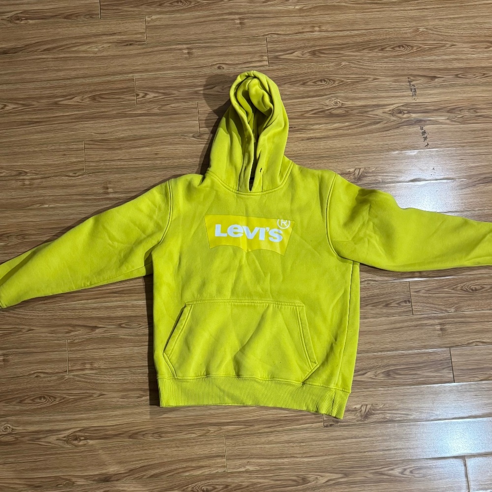 Levi’s Neon Yellow Logo Hoodie | Unisex( Medium)